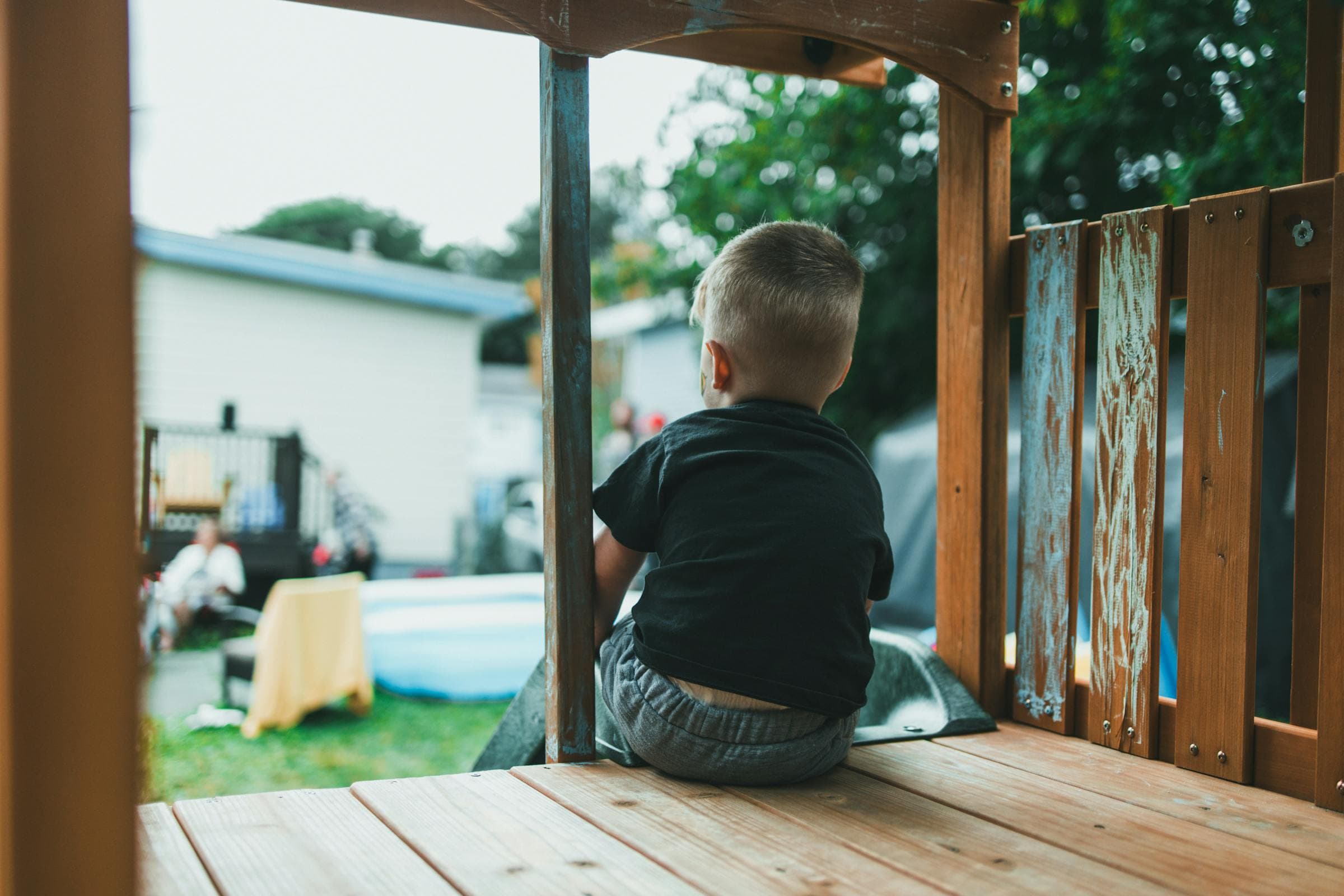Top ansambluri de joacă cu tobogan și leagăn pentru curte (4-8 ani)